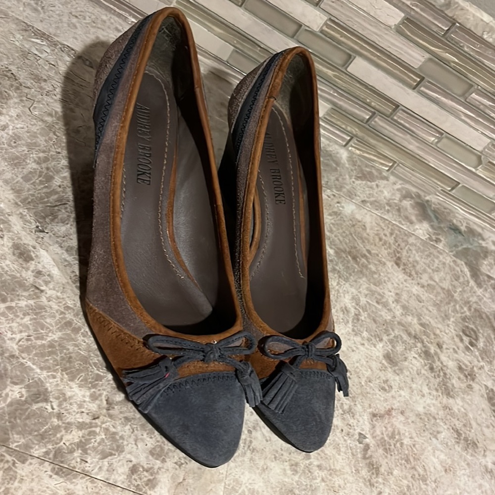 Audrey Brooke Women's Pointed Toe Tri- Color (Brown/Blue/Toffee) Wedge, Size 7.5